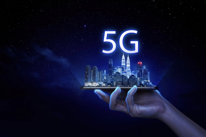 Emerging Trends and Innovations for 5G Cellular Modems 3 5G city in hand