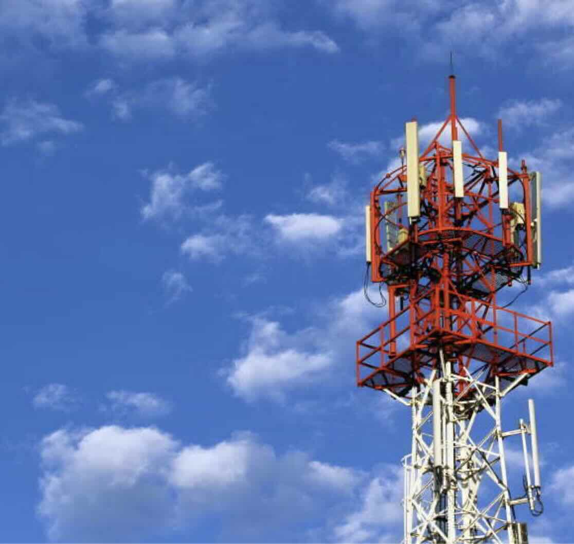 The Evolution and Impact of 5G Standalone Networks: A U.S. Perspective 2 Cell tower 5G